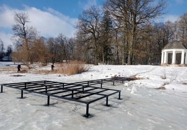 В Станьково началось строительство пирса на озере В Станьково началось строительство пирса на озере