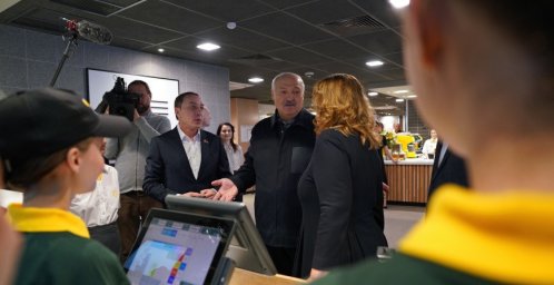 Лукашенко предложил расширить сеть ресторанов "Мак.бай" и в районных центрах Лукашенко предложил расширить сеть ресторанов "Мак.бай" и в районных центрах