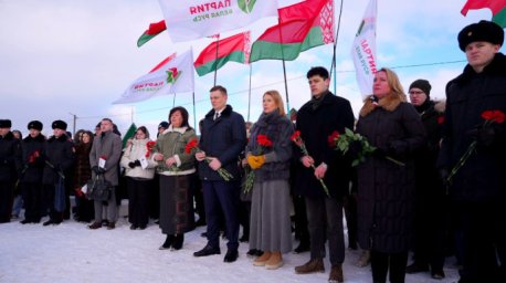 Память юных героев-антифашистов почтили митингом-реквиемом в Дзержинском районе Память юных героев-антифашистов почтили митингом-реквиемом в Дзержинском районе
